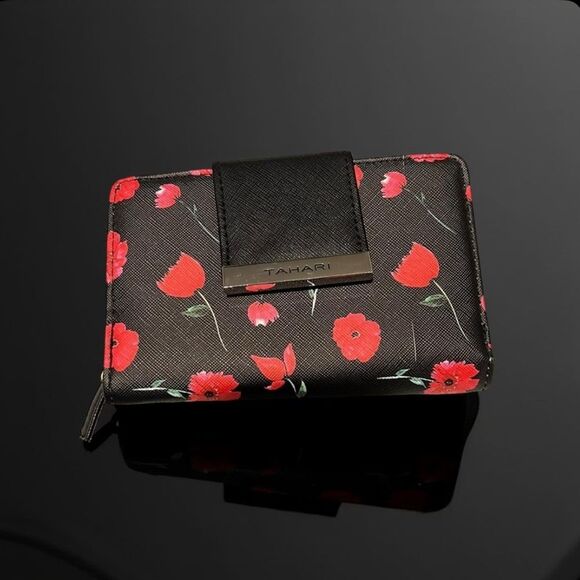 Women’s Tahari Wallet - Picture 1 of 6